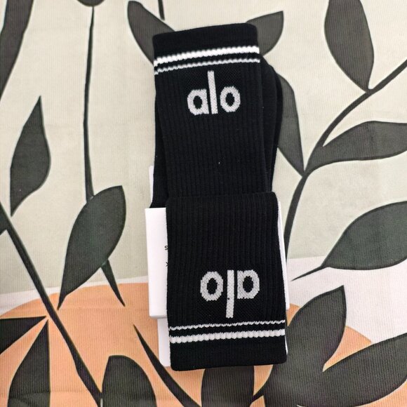 NWT - ALO Yoga Socks 2 Pairs - Picture 3 of 4